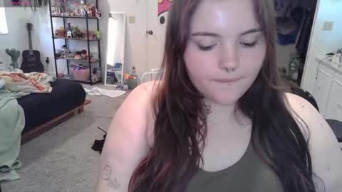 Snapshot of prettypearl123 chatting on October 25, 2025, 8:58 pm pretttypearl online show from October 25, 2025, 8:58 pm