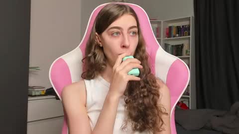 Sophie  next stream will be at Monday  i will wait you guys  online show from May 21, 2026, 6:42 am