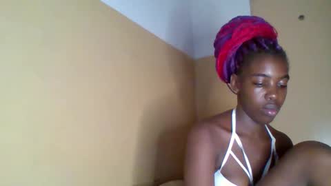 prettyzuzu online show from December 19, 2025, 7:32 pm