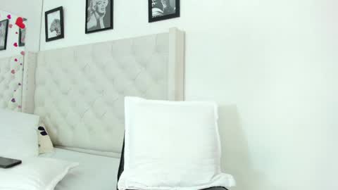 Mia Villany  online show from April 6, 2026, 12:39 pm