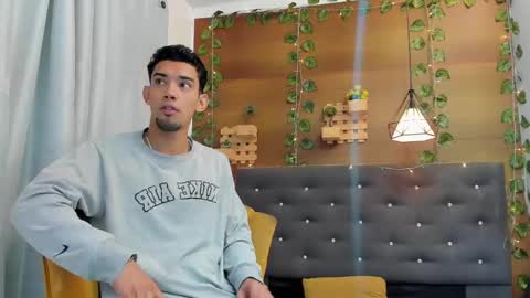 prince_arthur77 online show from January 31, 2025, 12:40 pm