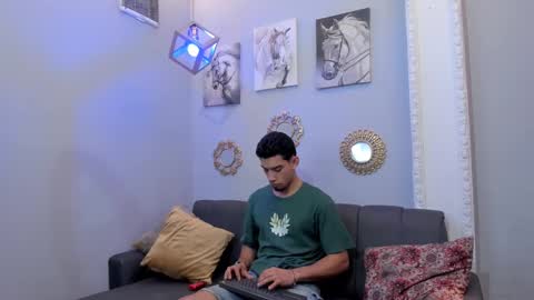 prince_arthur77 online show from February 13, 2025, 12:43 pm