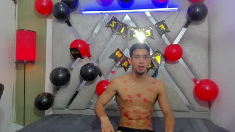 prince_arthur77 online show from February 14, 2025, 3:47 pm