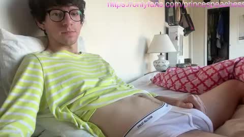 Peaches online show from October 23, 2025, 8:40 pm