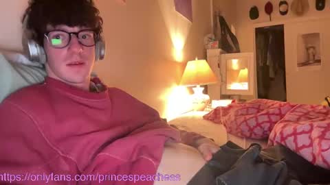 Peaches online show from November 9, 2025, 2:43 am