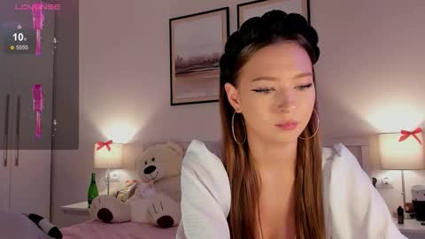 Princess Diana online show from November 28, 2025, 6:21 pm