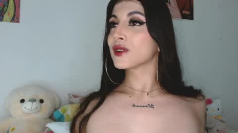 Sophie online show from April 18, 2026, 10:54 pm