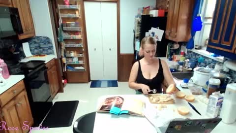 Snapshot of princess_rose_spades chatting on October 3, 2025, 2:58 pm Princess Rose online show from October 3, 2025, 2:58 pm