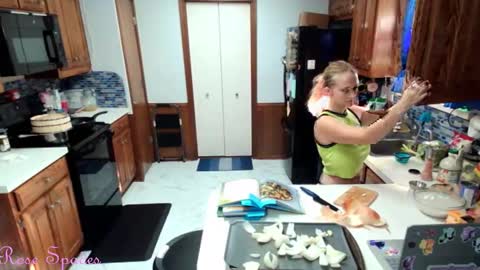 Snapshot of princess_rose_spades chatting on October 31, 2025, 2:40 pm Princess Rose online show from October 31, 2025, 2:40 pm