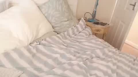 silk and satin beermonster online show from October 9, 2025, 12:25 pm