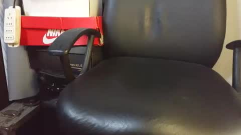 Snapshot of puky_mza chatting on April 18, 2026, 4:38 am puky_mza online show from April 18, 2026, 4:38 am