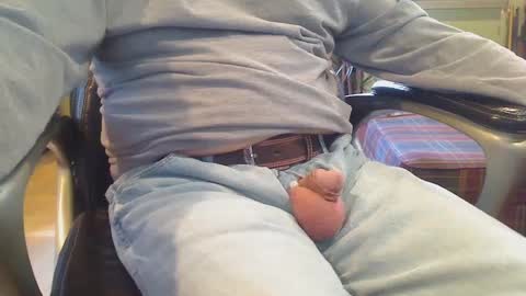 pulltoy1 online show from January 15, 2025, 4:11 pm