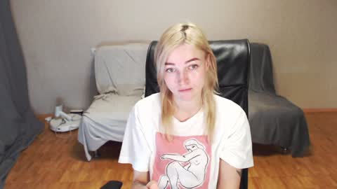 Snapshot of puma_ma chatting on December 17, 2024, 12:00 pm Polly online show from December 17, 2024, 12:00 pm