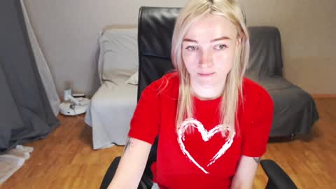 Snapshot of puma_ma chatting on December 20, 2024, 1:25 am Polly online show from December 20, 2024, 1:25 am