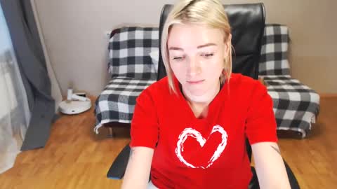 Snapshot of puma_ma chatting on December 23, 2024, 6:55 am Polly online show from December 23, 2024, 6:55 am