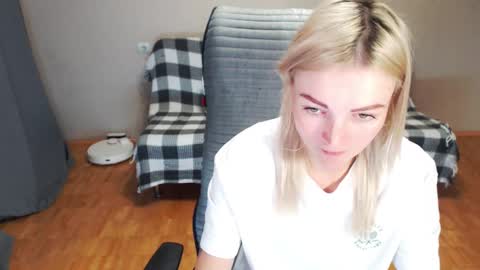 Polly online show from November 25, 2025, 4:45 am