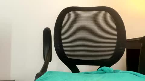 punkerboi182 online show from April 16, 2026, 4:24 am