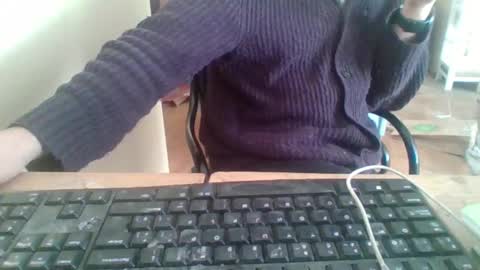 pup_y online show from November 21, 2025, 8:46 am