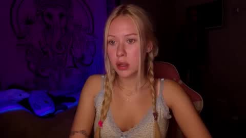 Snapshot of pureeangel chatting on March 3, 2026, 7:42 pm Megan online show from March 3, 2026, 7:42 pm