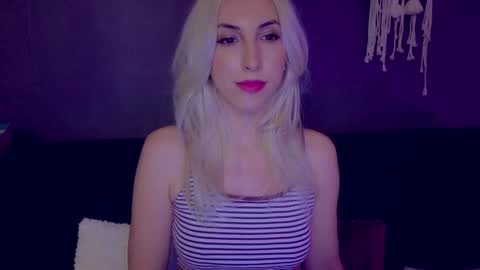 Snapshot of purevibrations chatting on February 6, 2025, 7:13 am Isabelle online show from February 6, 2025, 7:13 am