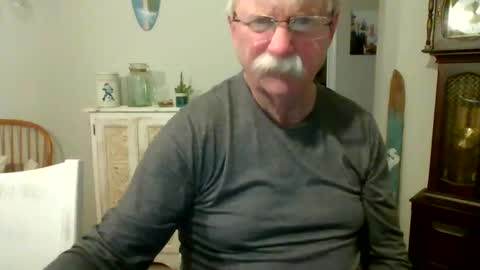 Snapshot of purpleshroom chatting on January 25, 2025, 5:07 am purpleshroom online show from January 25, 2025, 5:07 am