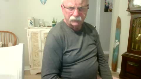 Snapshot of purpleshroom chatting on February 19, 2025, 4:34 am purpleshroom online show from February 19, 2025, 4:34 am