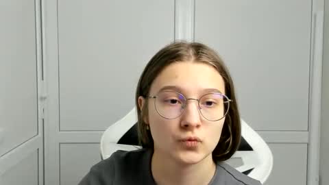 Amelie online show from March 22, 2026, 7:56 am