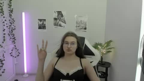 Snapshot of queen_amelie chatting on June 30, 2026, 9:21 am Amelie online show from June 30, 2026, 9:21 am