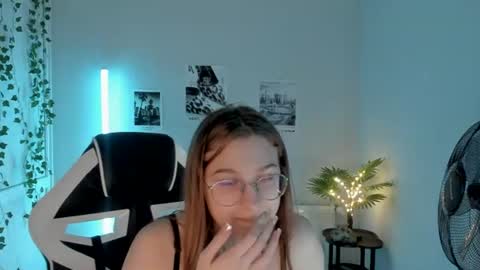 Snapshot of queen_amelie chatting on July 13, 2026, 8:06 am Amelie online show from July 13, 2026, 8:06 am