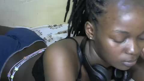 queen_banice online show from November 15, 2025, 8:49 pm