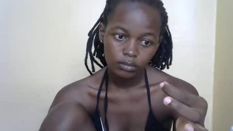 queen_banice online show from December 16, 2025, 7:24 am