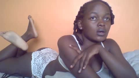 queen_banice online show from February 23, 2026, 12:46 pm