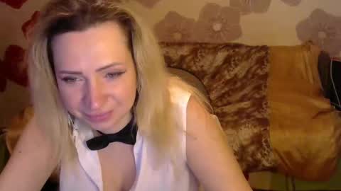 Snapshot of queen_daenerys chatting on December 15, 2024, 6:04 pm Queen Daenerys online show from December 15, 2024, 6:04 pm