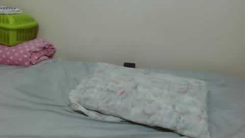 Snapshot of queen_ema chatting on April 20, 2026, 6:53 pm queen ema online show from April 20, 2026, 6:53 pm