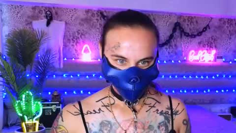 Snapshot of queen_freak chatting on September 26, 2025, 11:47 am Queen Freak online show from September 26, 2025, 11:47 am