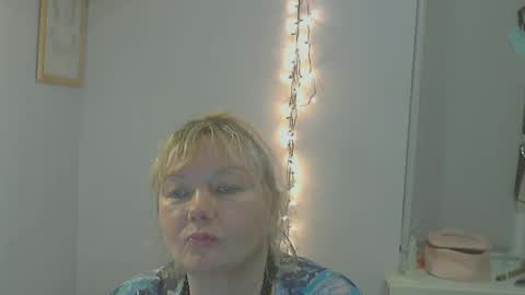 queen_jane8 online show from February 21, 2025, 4:05 pm