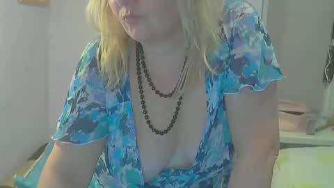queen_jane8 online show from February 21, 2025, 7:10 pm