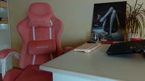 Snapshot of queen_jules chatting on February 3, 2026, 6:40 am Jules. This is my new account online show from February 3, 2026, 6:40 am