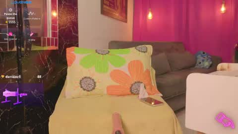 Snapshot of queen_kamil chatting on June 26, 2026, 10:58 pm queen_kamil online show from June 26, 2026, 10:58 pm