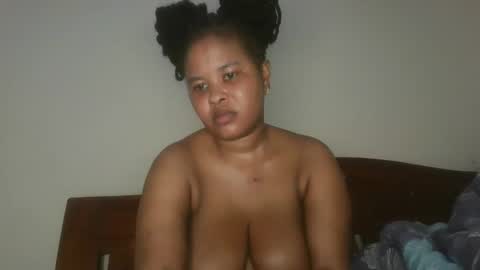 Snapshot of queen_kikih chatting on April 26, 2026, 10:40 pm Queen kikih online show from April 26, 2026, 10:40 pm