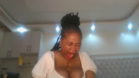 Snapshot of queen_kikih chatting on May 16, 2026, 12:29 am Queen kikih online show from May 16, 2026, 12:29 am