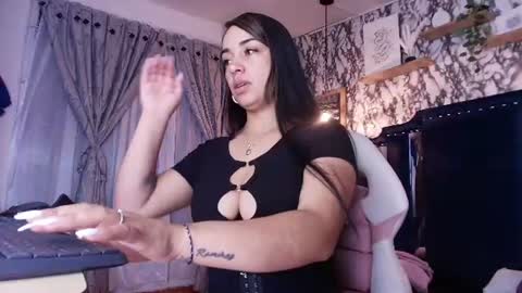 Snapshot of queen_nyxx chatting on June 26, 2026, 2:16 am QueenNyx online show from June 26, 2026, 2:16 am
