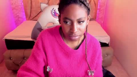 Snapshot of queen_perla_ chatting on January 22, 2025, 9:21 pm online show from January 22, 2025, 9:21 pm