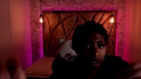 Snapshot of queen_perla_ chatting on January 23, 2025, 11:48 am online show from January 23, 2025, 11:48 am