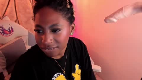 Snapshot of queen_perla_ chatting on January 29, 2025, 2:32 pm online show from January 29, 2025, 2:32 pm