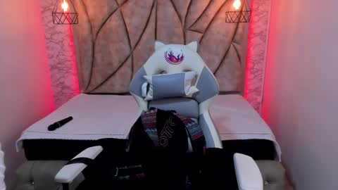 Snapshot of queen_perla_ chatting on February 1, 2025, 11:54 am online show from February 1, 2025, 11:54 am