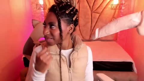 Snapshot of queen_perla_ chatting on February 2, 2025, 8:57 am online show from February 2, 2025, 8:57 am