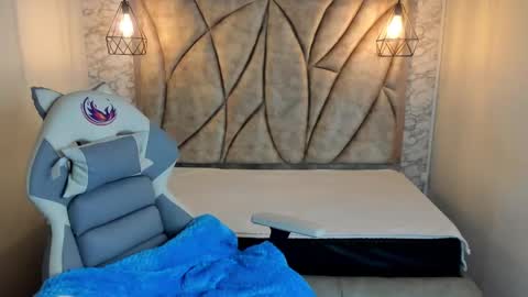 Snapshot of queen_perla_ chatting on February 7, 2025, 11:45 am online show from February 7, 2025, 11:45 am