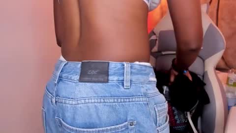 Snapshot of queen_perla_ chatting on February 7, 2025, 11:45 pm online show from February 7, 2025, 11:45 pm