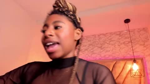 Snapshot of queen_perla_ chatting on February 9, 2025, 6:26 pm online show from February 9, 2025, 6:26 pm